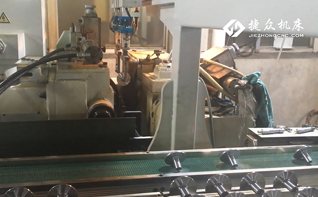 上下料運(yùn)機(jī)器人,無(wú)心磨床磨脫水軸套(圖2) 上下料運(yùn)機(jī)器人