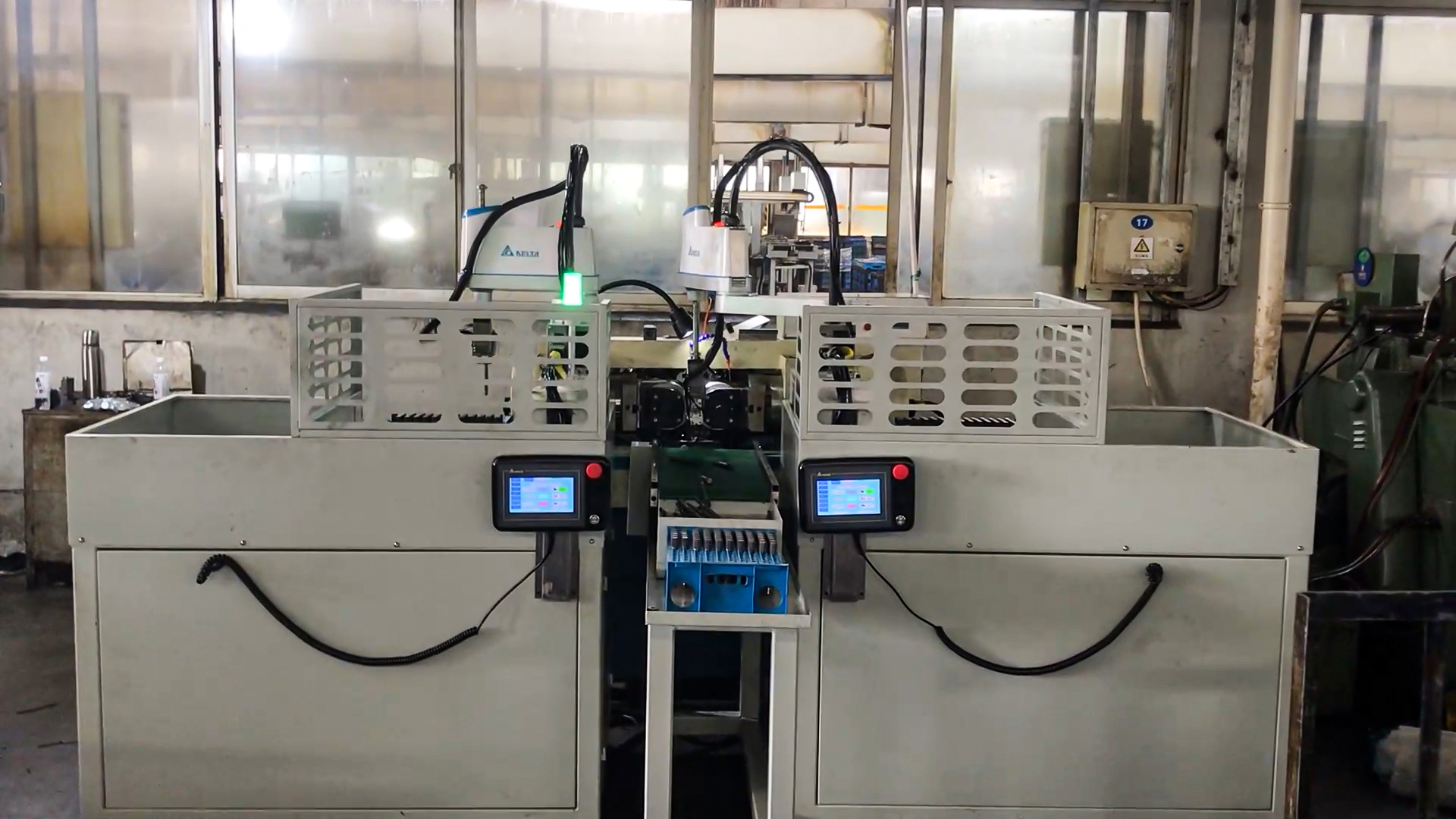 SCARA機(jī)器人自動上下料，應(yīng)用滾絲機(jī)系列視頻